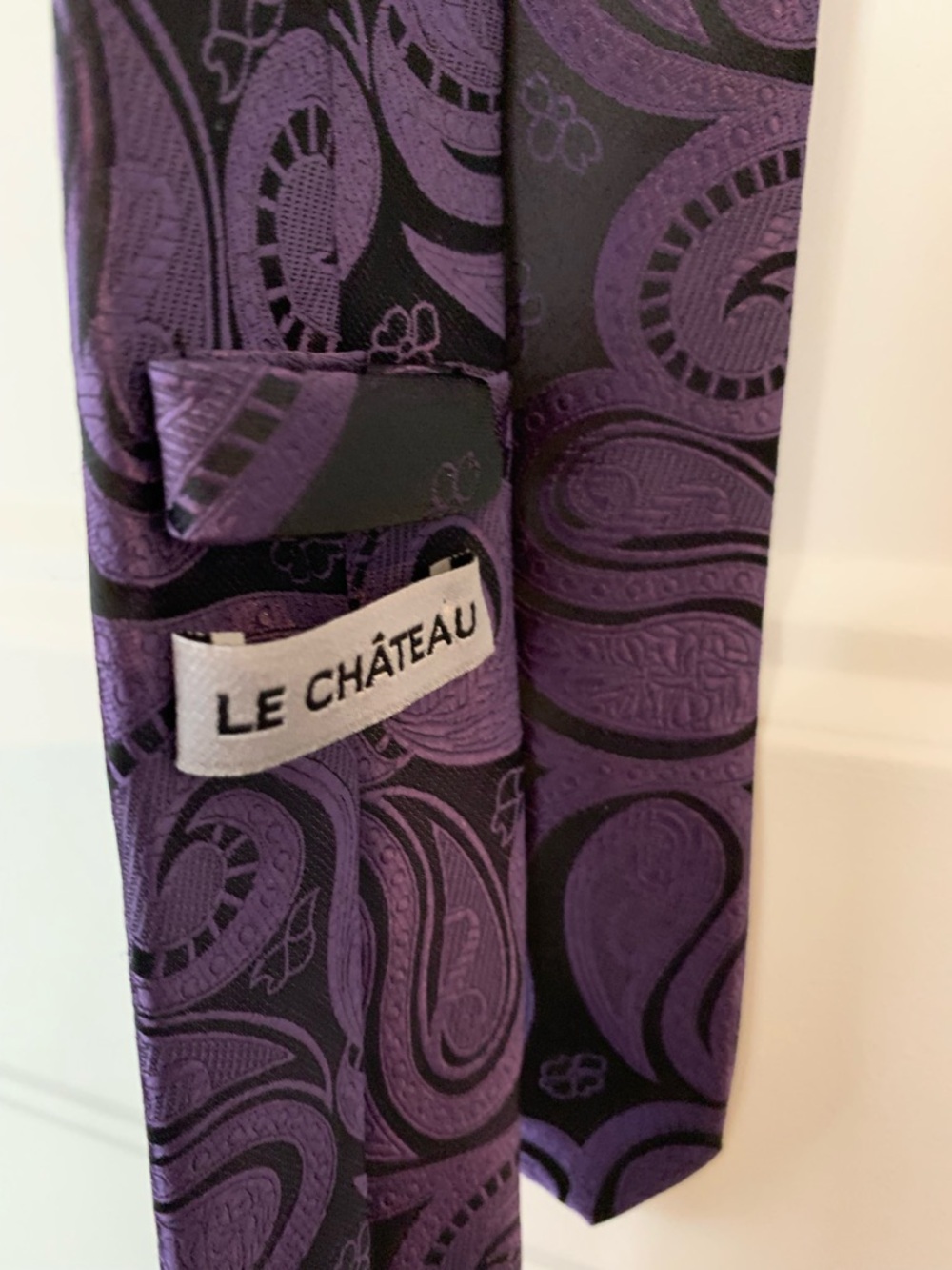 Le Chateau , Men's purple  Paisley Silk Tie